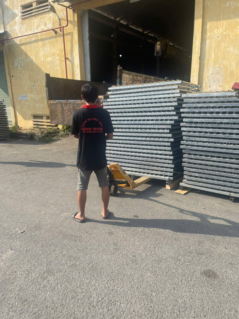 Đội ngũ bốc xếp hàng xe tải Quận 2 giàu kinh nghiệm