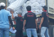 Bốc xếp kho gạo tại Long An
