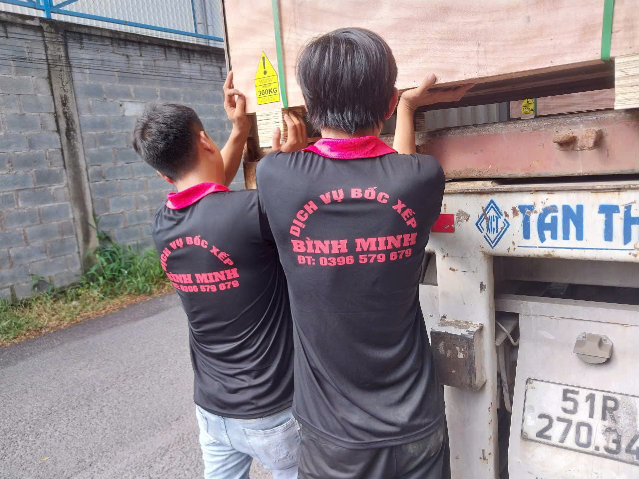 Dịch Vụ Bốc Xếp Container Chuyên Nghiệp – Bình Minh